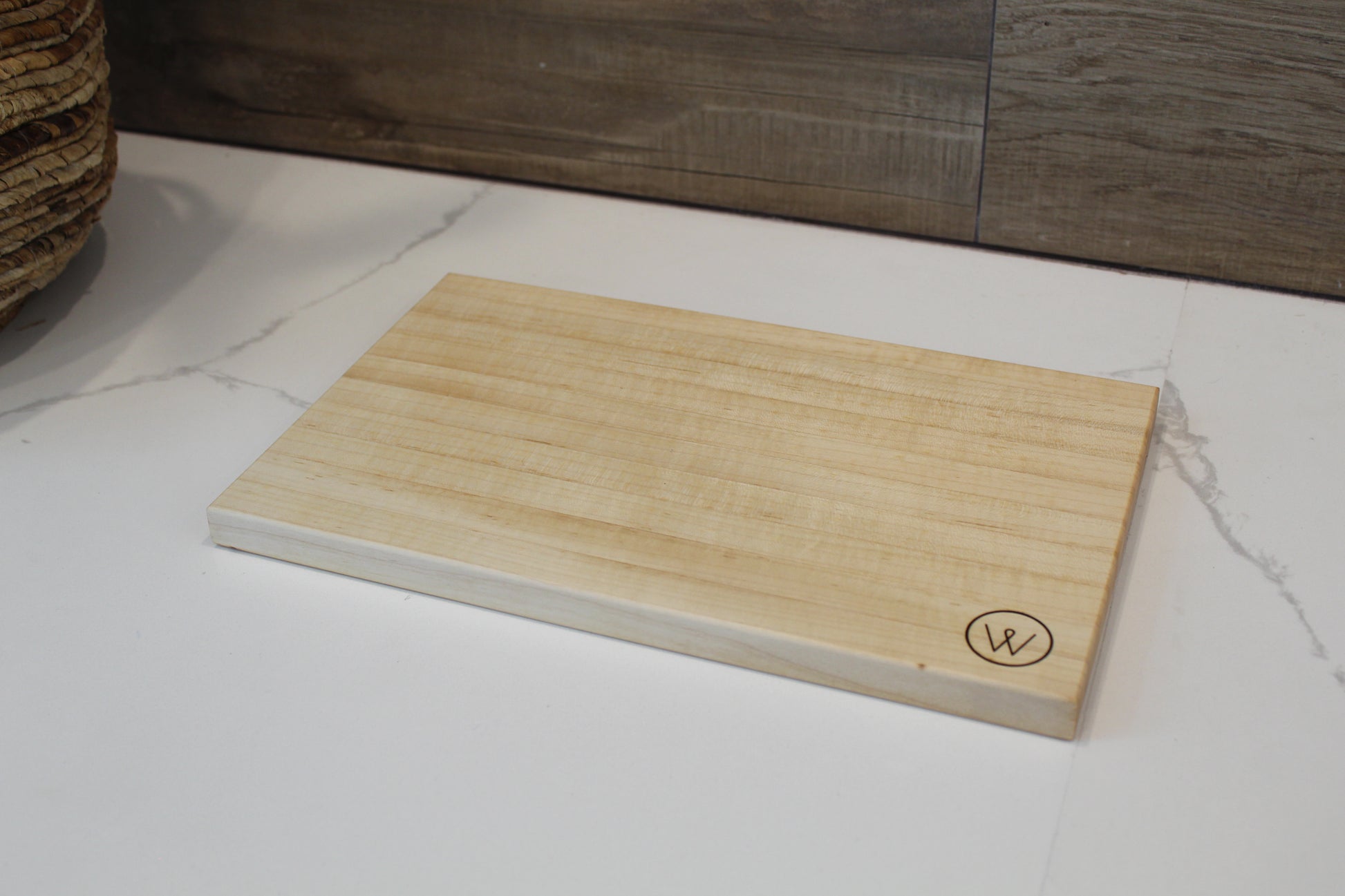WELLB® Pequeño Wood Cutting Board, Edge grain, walnut, maple, red